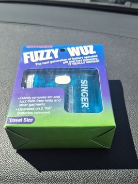 Singer Fuzzy Wuz Battery-Powered Lint Remover